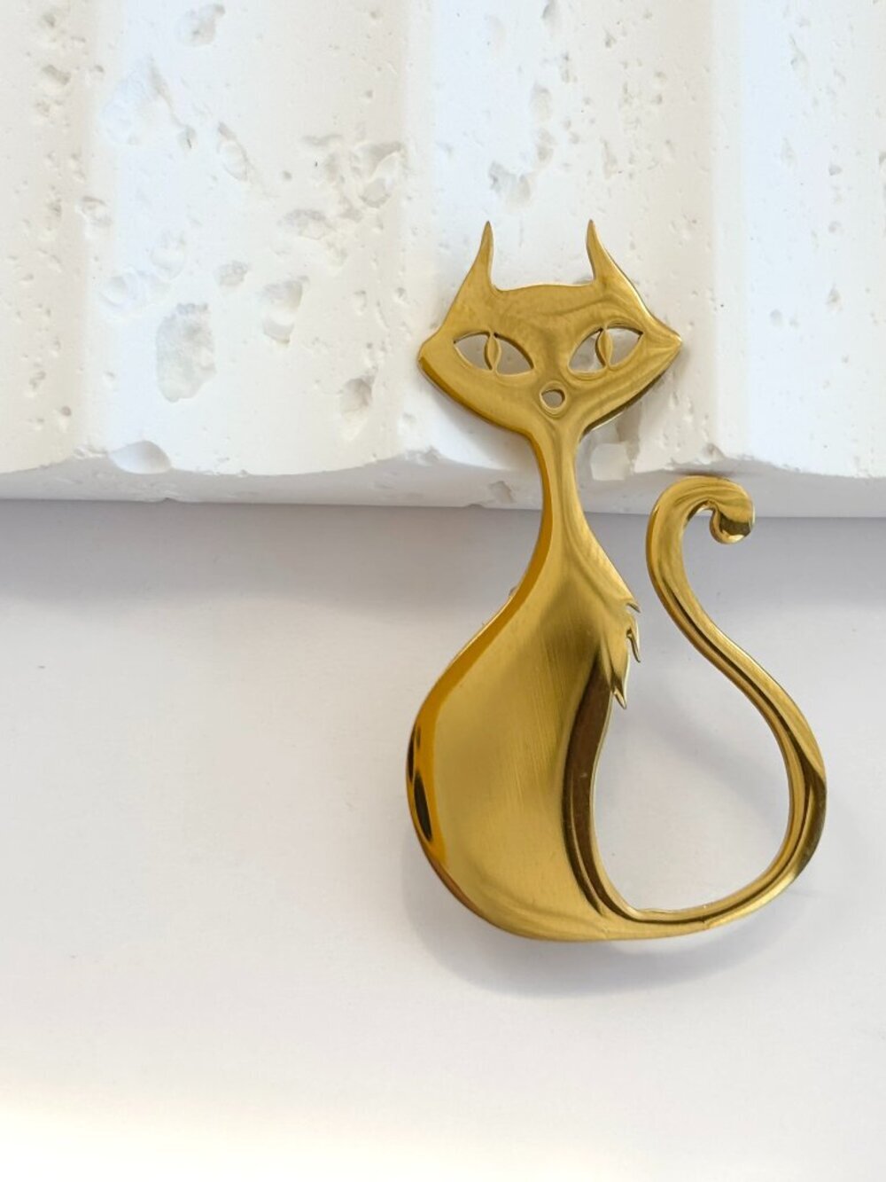 Kitten Cat Kitty Gold Toned Minimalist Cute Figural Brooch Pin - Picture 7 of 10